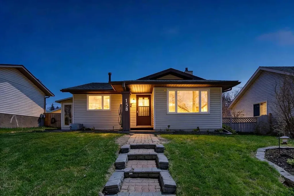 158 Ranch Glen Drive NW Calgary AB T3G 1E8