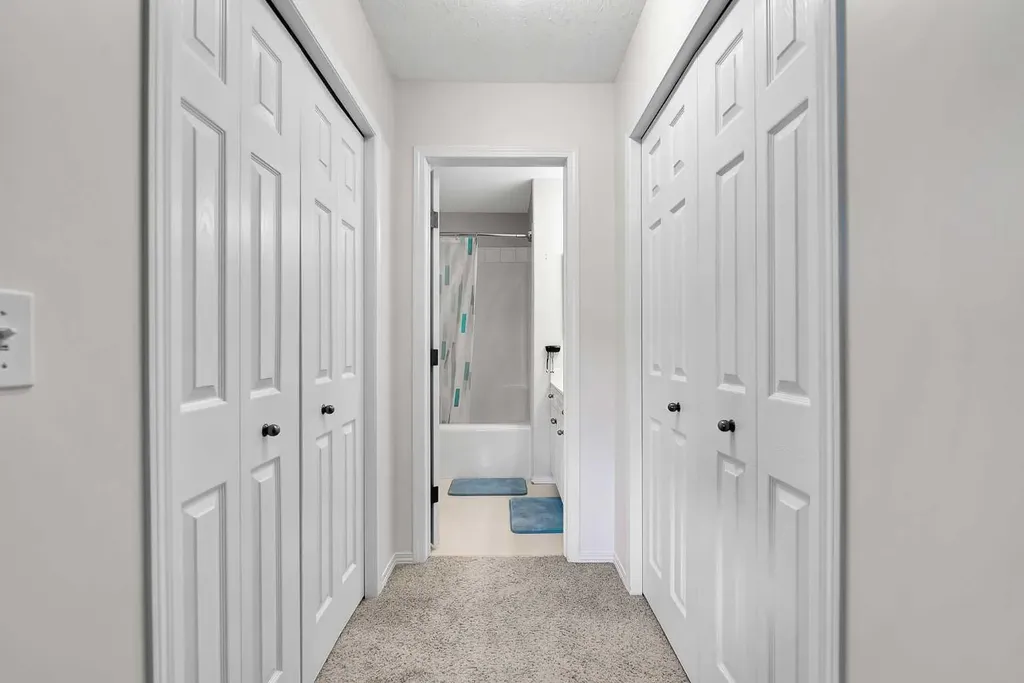 60 Arbour Crest Terrace NW Calgary AB T3E4S2