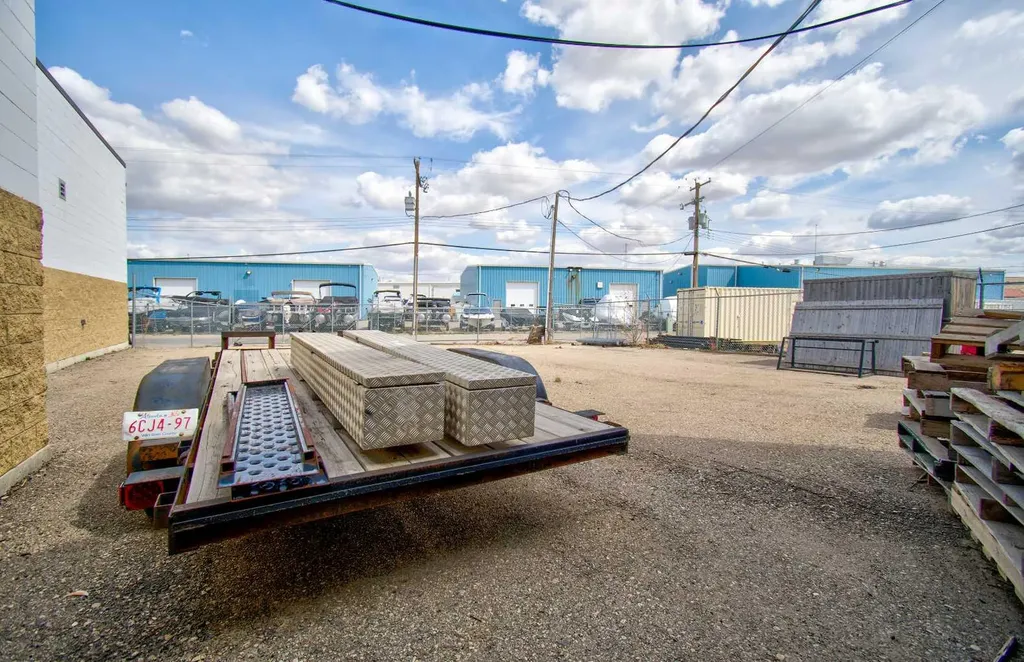40 East Lake Green NE Airdrie AB T4A2J2