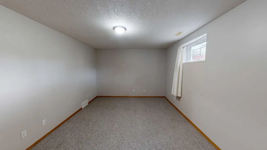 173 Lynx Cove N Lethbridge AB T1H 5Z6