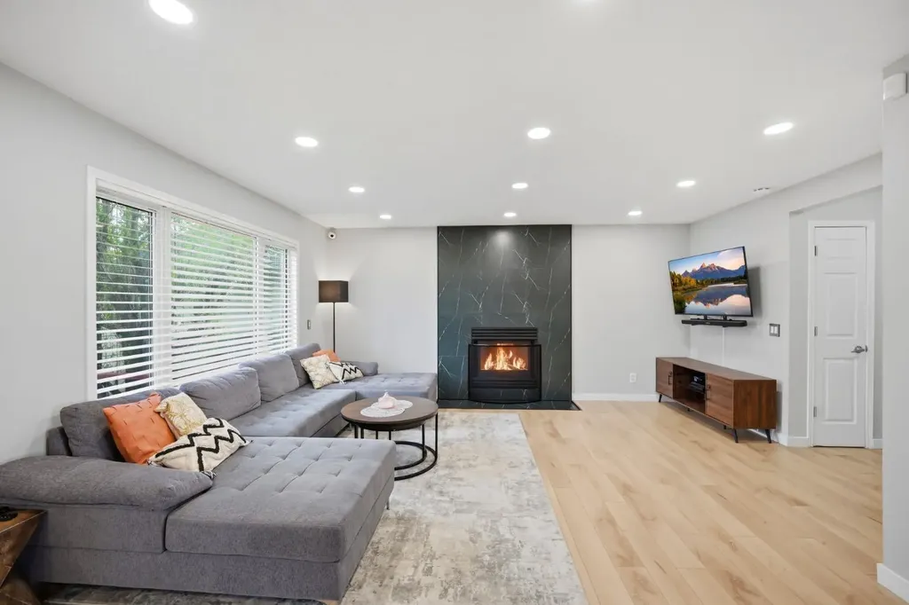 158 Shawbrooke Green SW Calgary AB T2Y3C6
