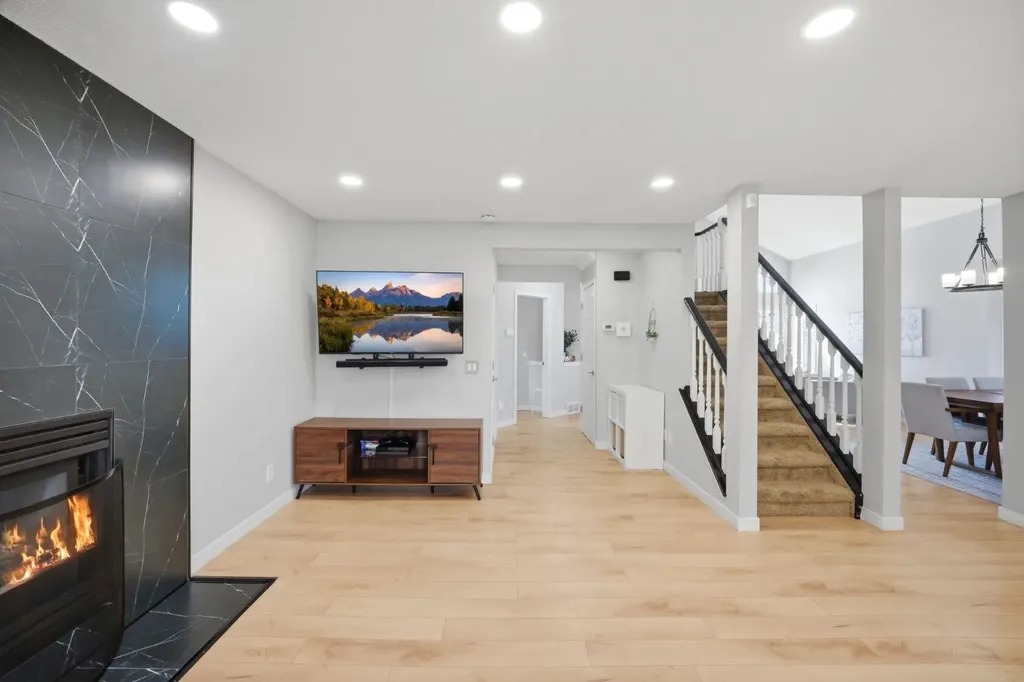 158 Shawbrooke Green SW Calgary AB T2Y3C6