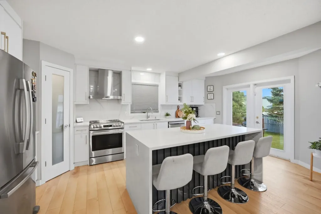 158 Shawbrooke Green SW Calgary AB T2Y3C6