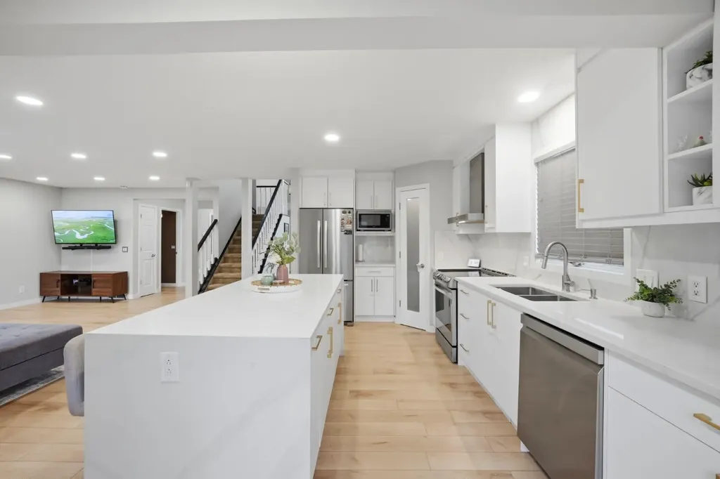 158 Shawbrooke Green SW Calgary AB T2Y3C6