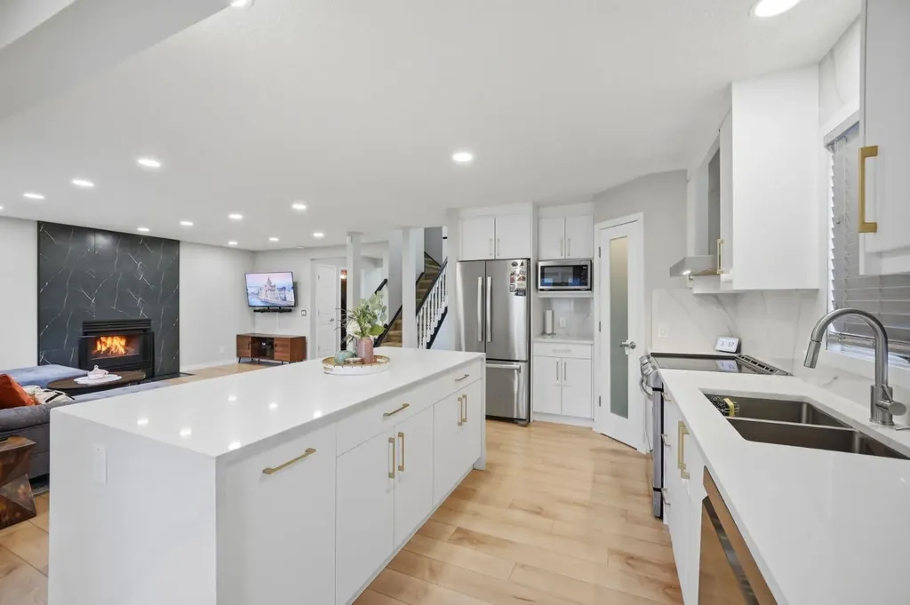 158 Shawbrooke Green SW Calgary AB T2Y3C6