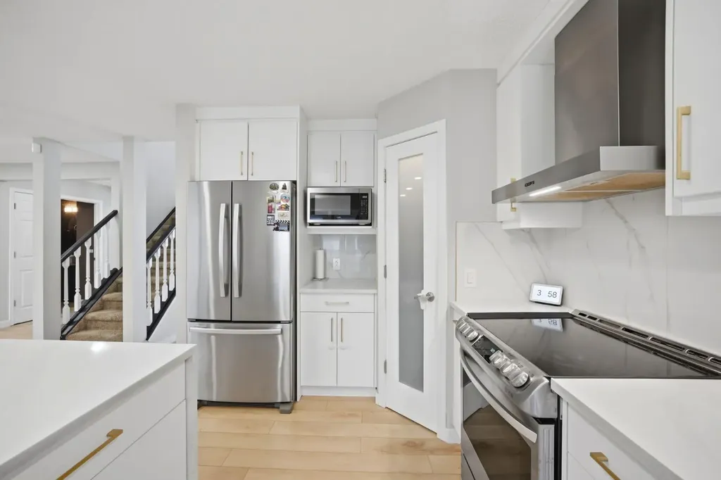 158 Shawbrooke Green SW Calgary AB T2Y3C6