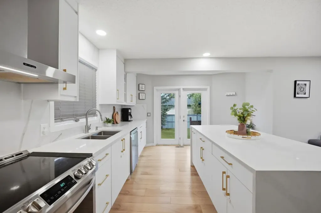 158 Shawbrooke Green SW Calgary AB T2Y3C6