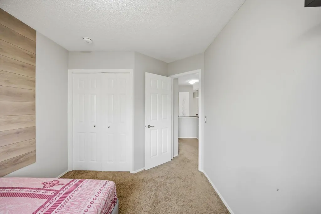 158 Shawbrooke Green SW Calgary AB T2Y3C6