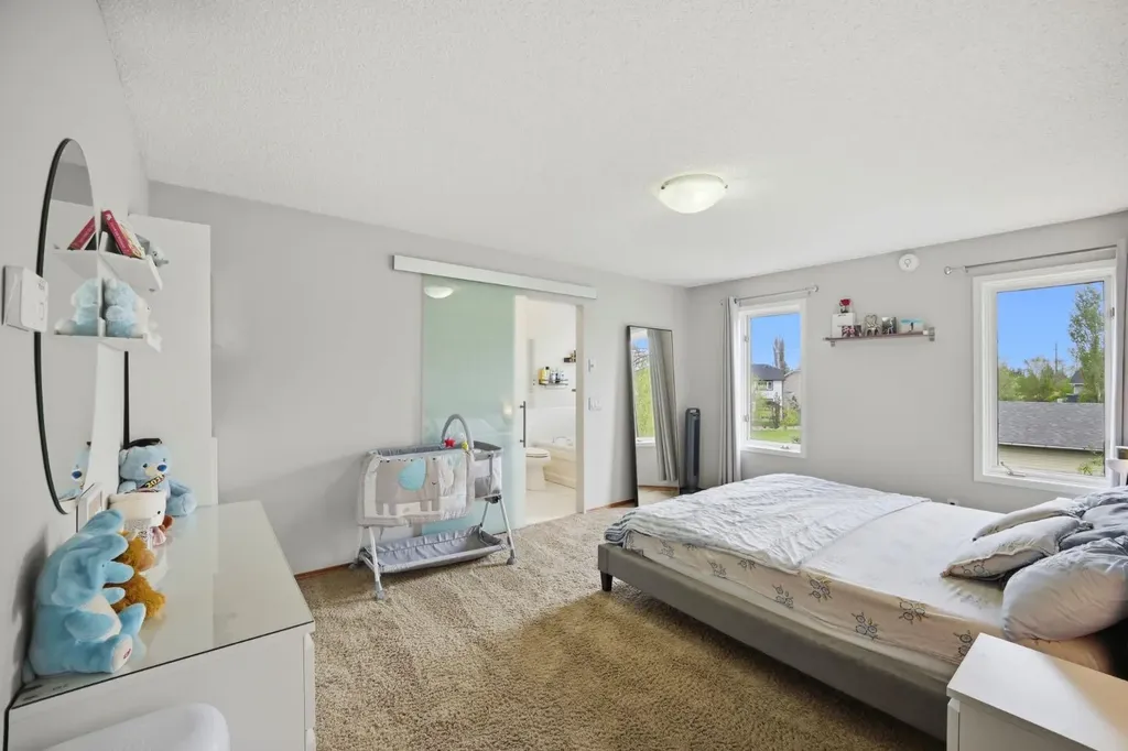 158 Shawbrooke Green SW Calgary AB T2Y3C6