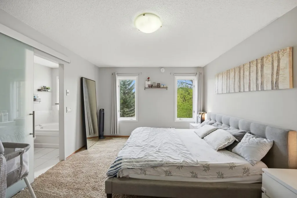158 Shawbrooke Green SW Calgary AB T2Y3C6
