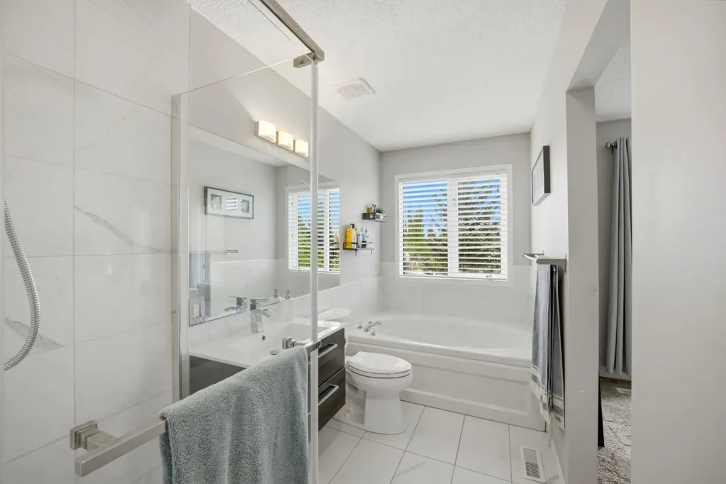 158 Shawbrooke Green SW Calgary AB T2Y3C6