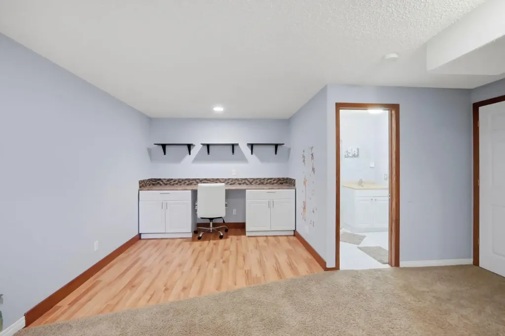 158 Shawbrooke Green SW Calgary AB T2Y3C6