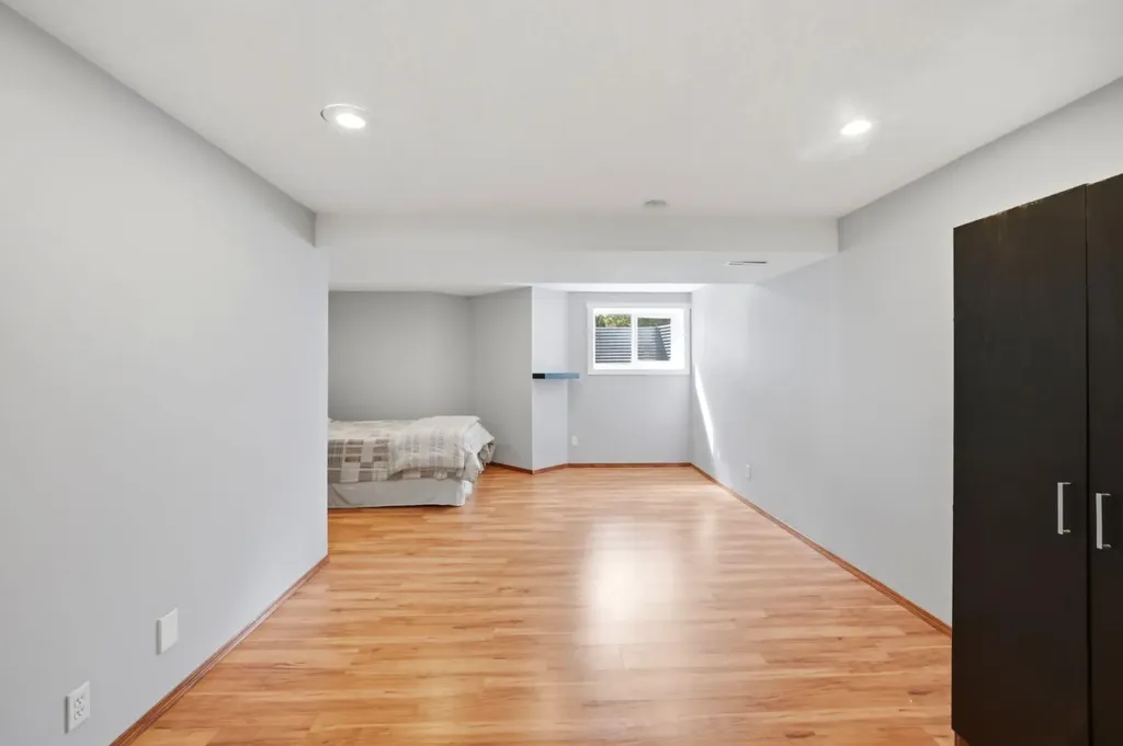 158 Shawbrooke Green SW Calgary AB T2Y3C6