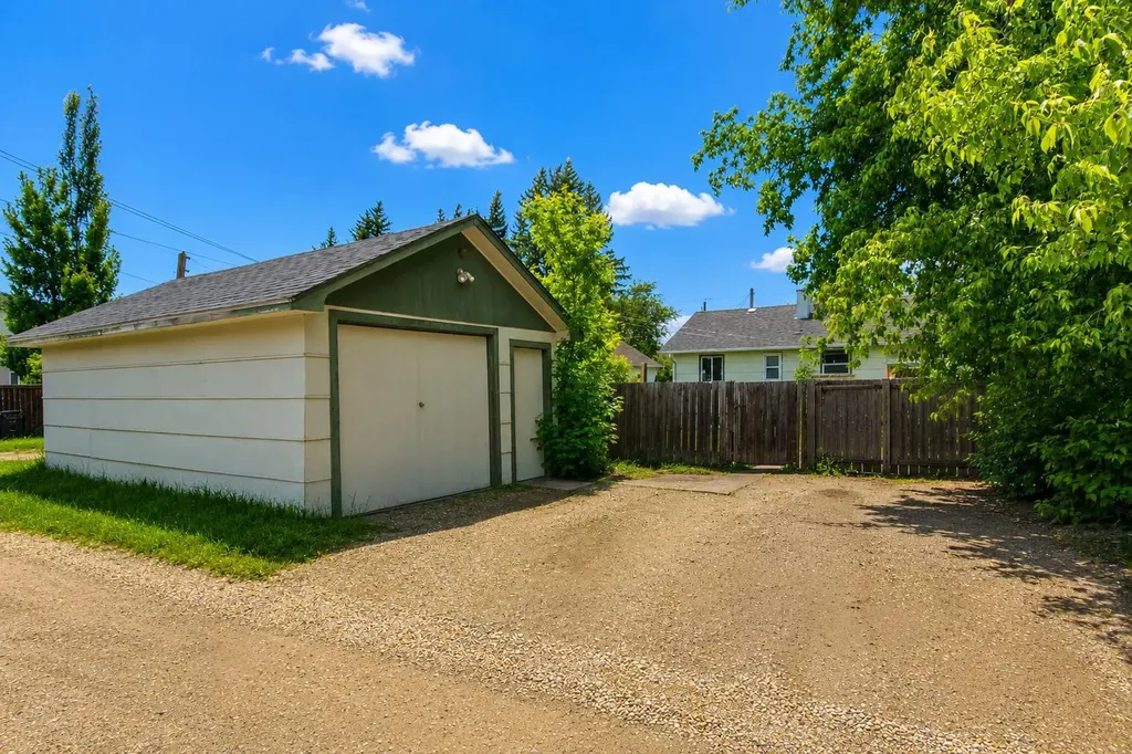 3506 51 Avenue Red Deer AB T4N 4G2