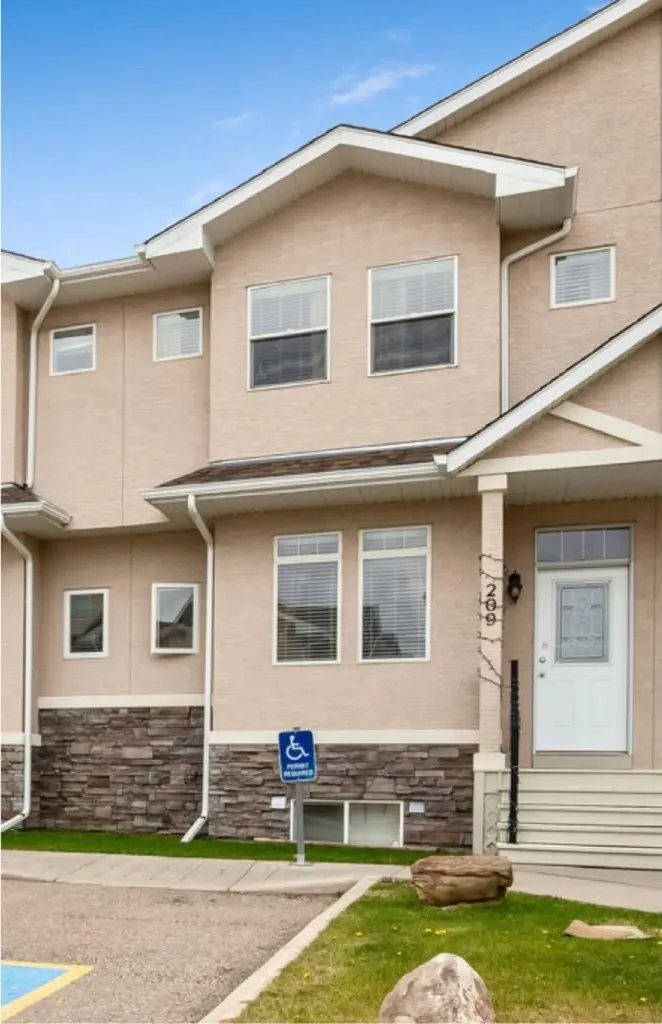 209 Strathcona Circle Strathmore AB T1P0B1