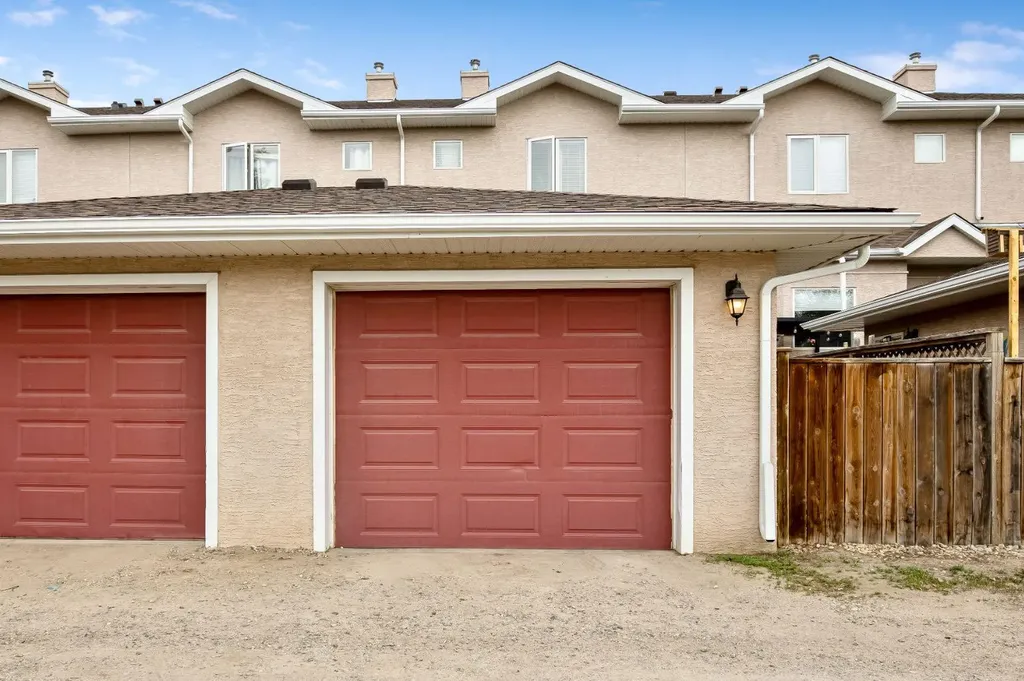 209 Strathcona Circle Strathmore AB T1P0B1