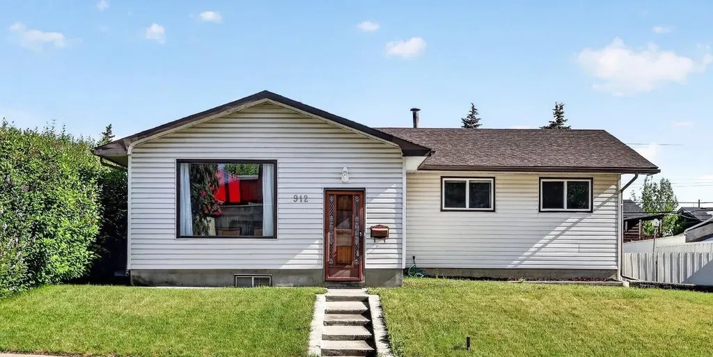 912 Stonehaven Road SW Calgary AB T2W 0P6