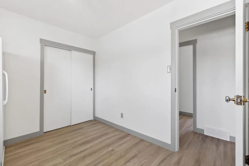 912 Stonehaven Road SW Calgary AB T2W 0P6