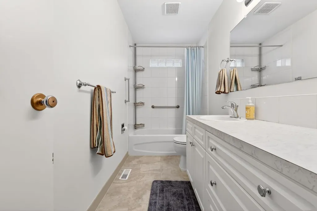 912 Stonehaven Road SW Calgary AB T2W 0P6