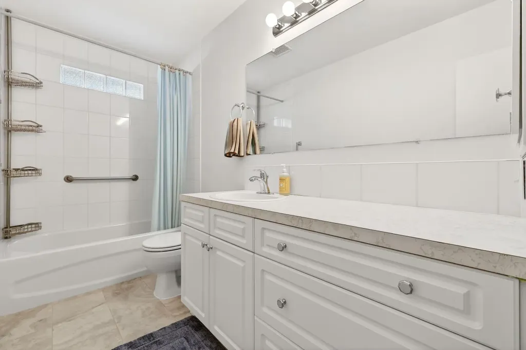 912 Stonehaven Road SW Calgary AB T2W 0P6