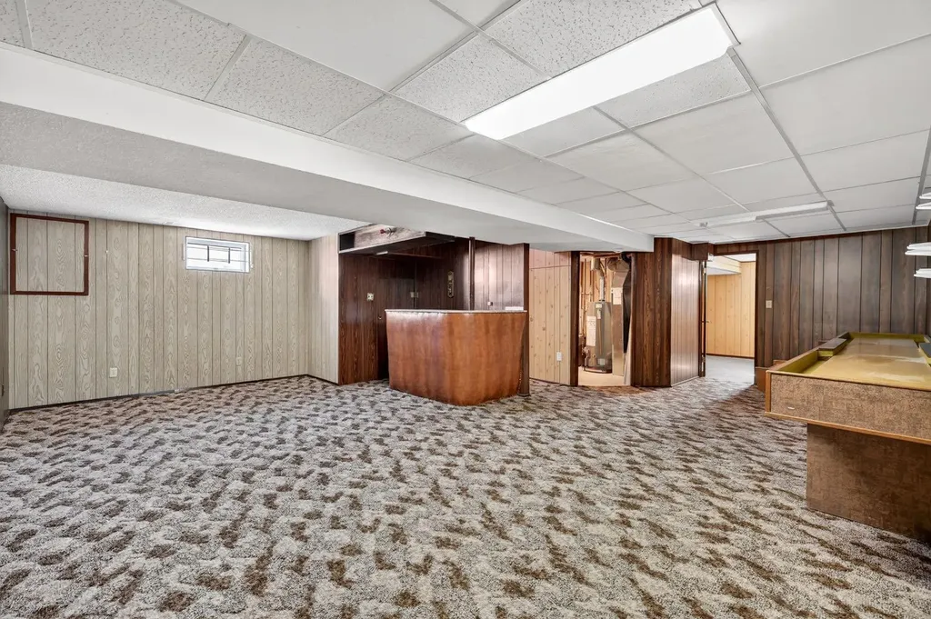 912 Stonehaven Road SW Calgary AB T2W 0P6