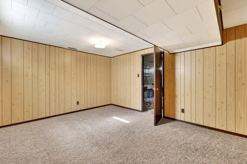 912 Stonehaven Road SW Calgary AB T2W 0P6