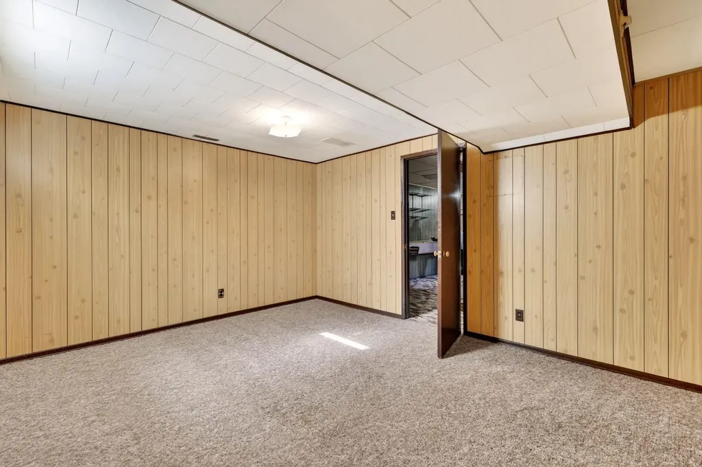 912 Stonehaven Road SW Calgary AB T2W 0P6