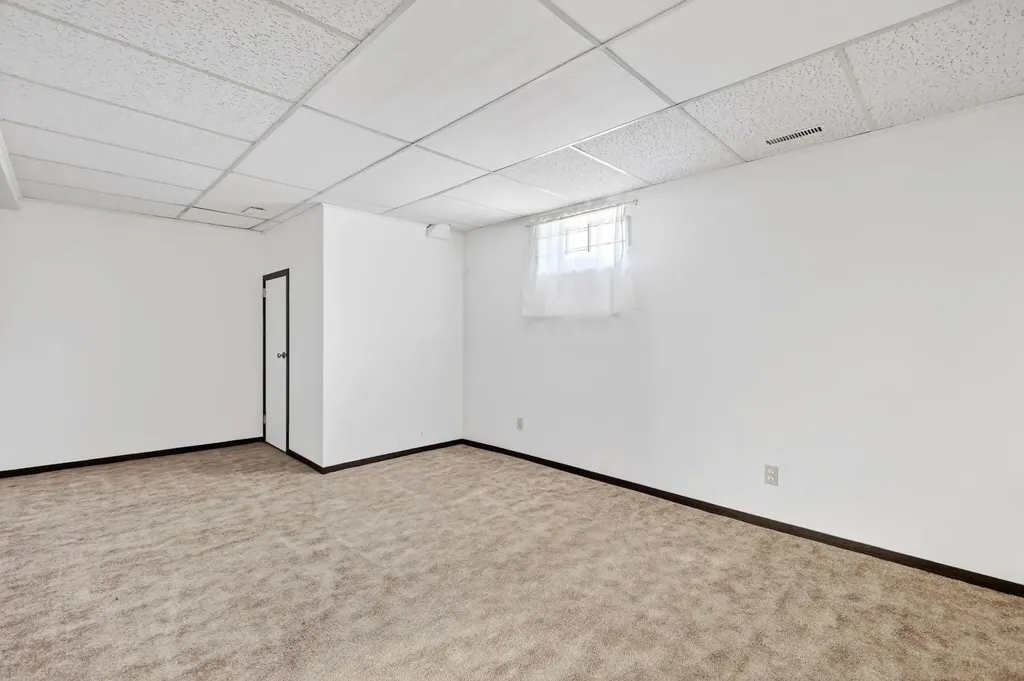 912 Stonehaven Road SW Calgary AB T2W 0P6