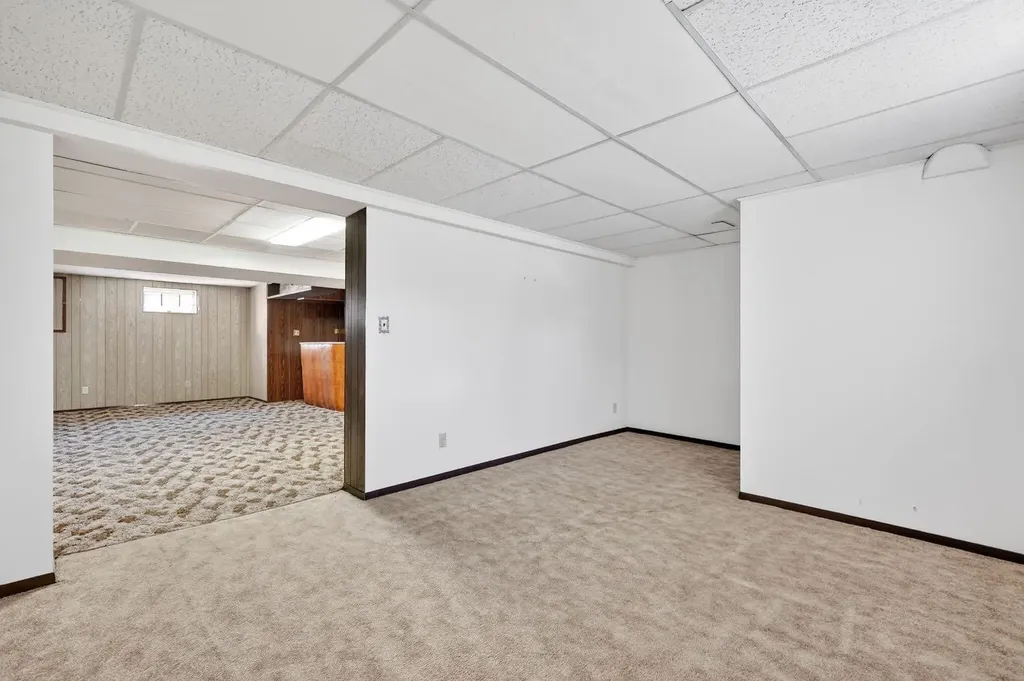 912 Stonehaven Road SW Calgary AB T2W 0P6