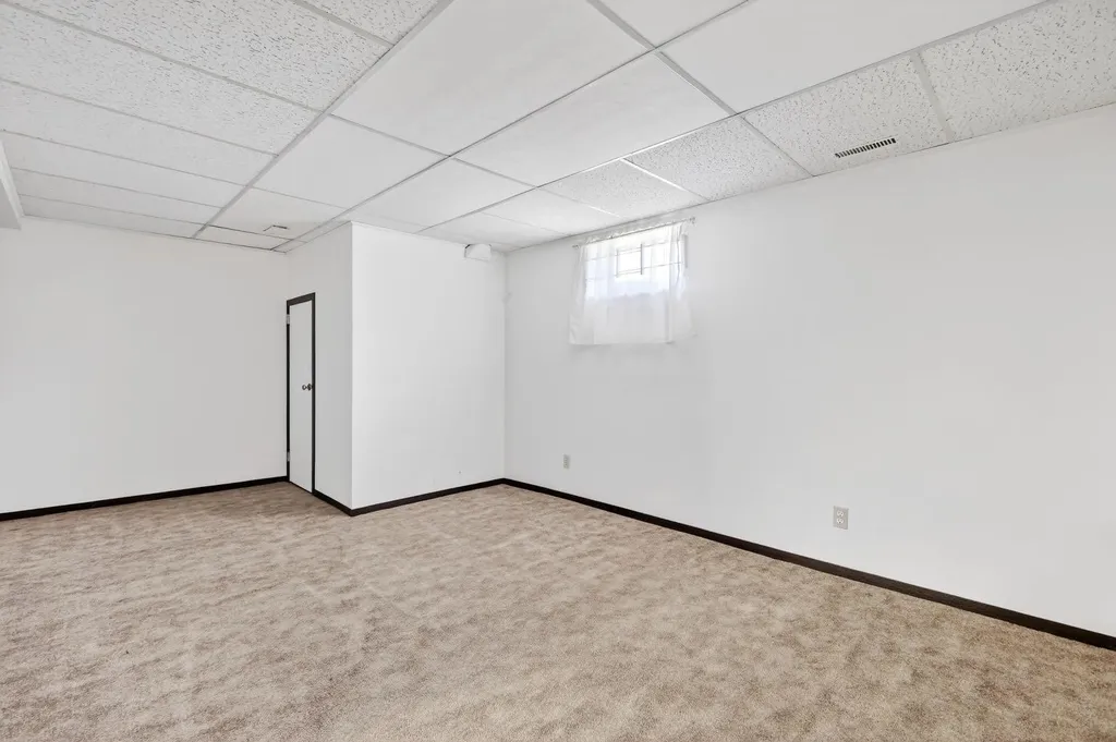 912 Stonehaven Road SW Calgary AB T2W 0P6