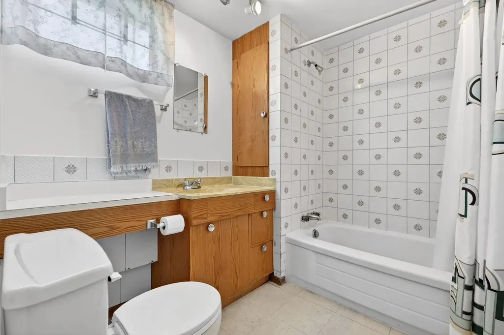 912 Stonehaven Road SW Calgary AB T2W 0P6