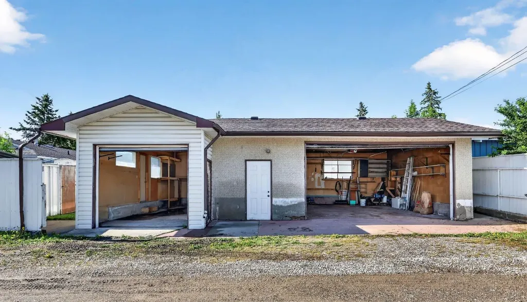 912 Stonehaven Road SW Calgary AB T2W 0P6