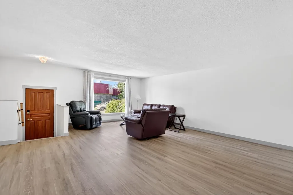 912 Stonehaven Road SW Calgary AB T2W 0P6