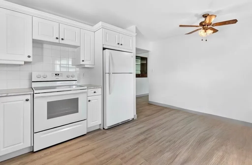 912 Stonehaven Road SW Calgary AB T2W 0P6