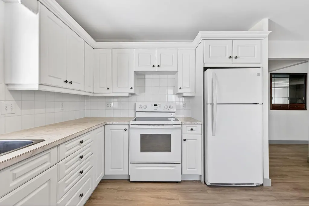 912 Stonehaven Road SW Calgary AB T2W 0P6