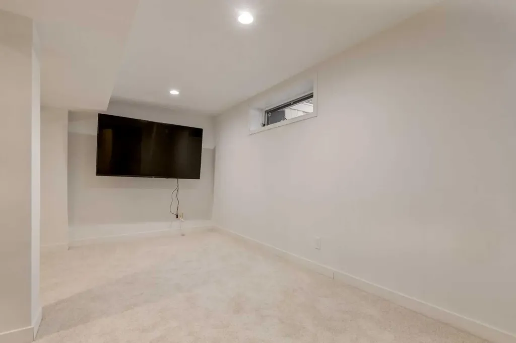 113 Straddock Terrace SW Calgary AB T3H2T4