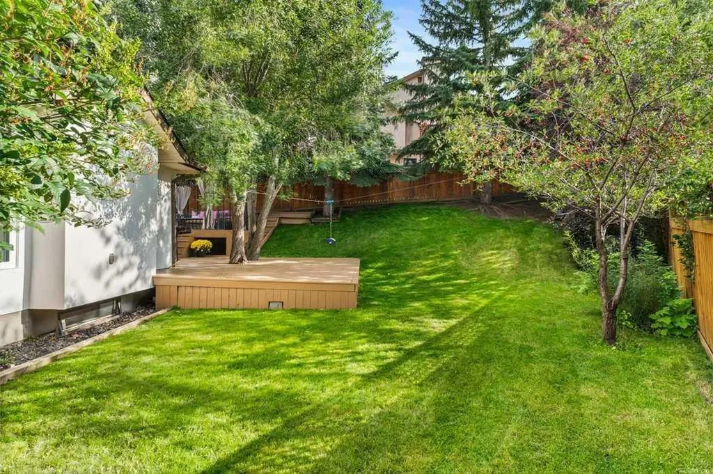 113 Straddock Terrace SW Calgary AB T3H2T4