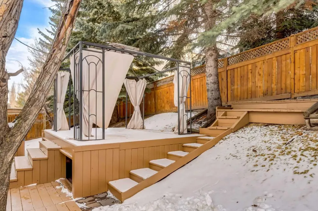 113 Straddock Terrace SW Calgary AB T3H2T4