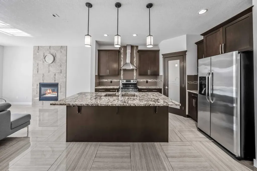 858 Evanston Drive NW Calgary AB T3P 0B1