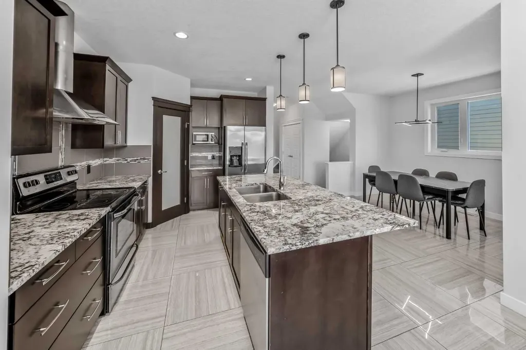 858 Evanston Drive NW Calgary AB T3P 0B1