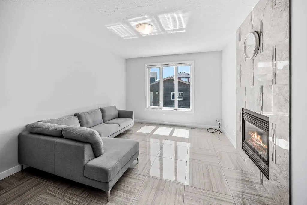 858 Evanston Drive NW Calgary AB T3P 0B1