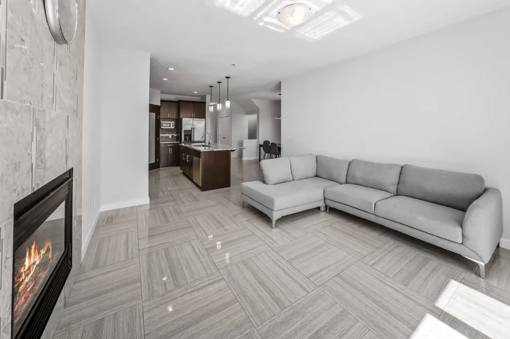 858 Evanston Drive NW Calgary AB T3P 0B1
