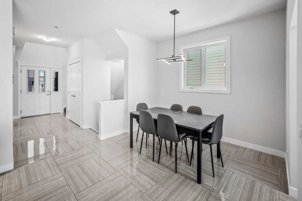 858 Evanston Drive NW Calgary AB T3P 0B1