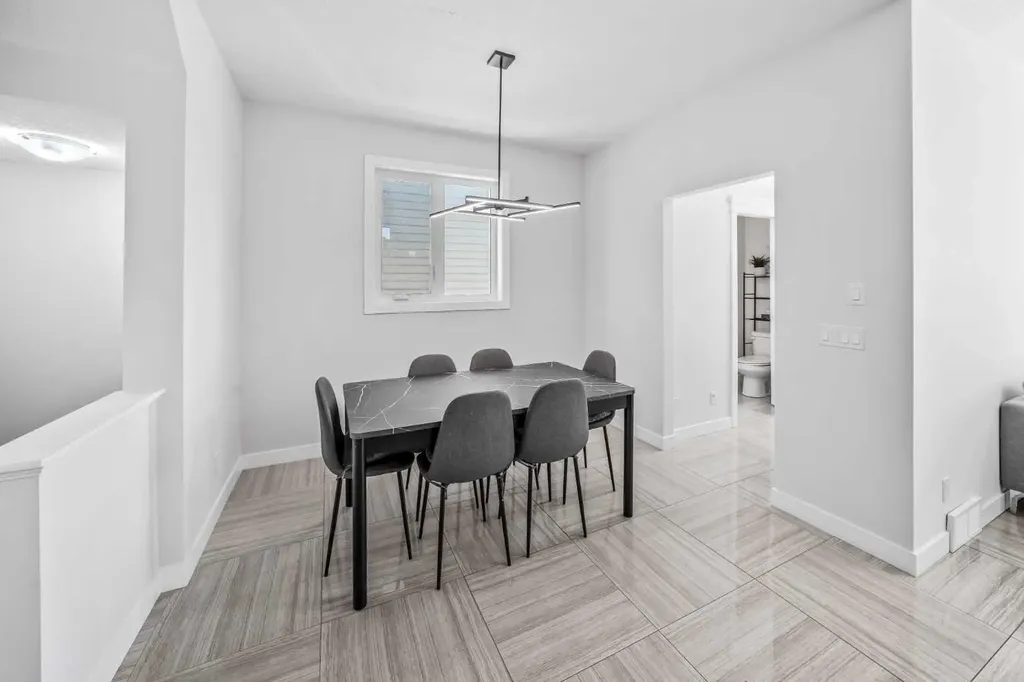858 Evanston Drive NW Calgary AB T3P 0B1