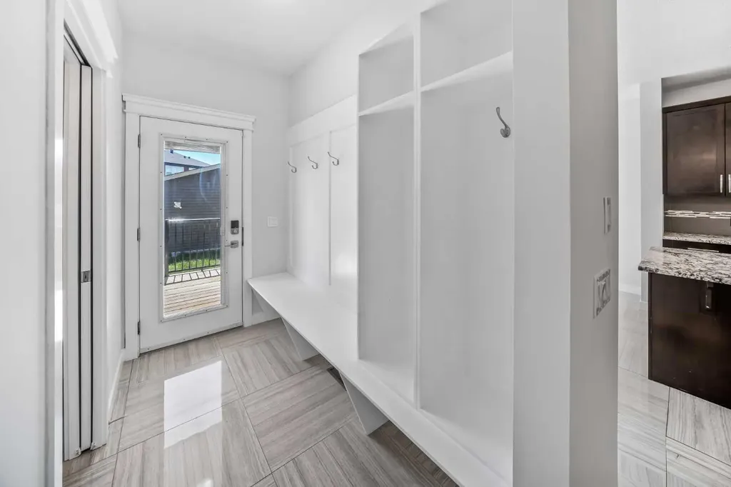 858 Evanston Drive NW Calgary AB T3P 0B1