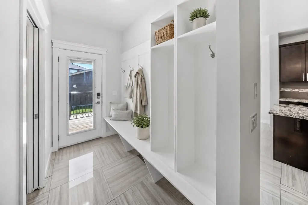 858 Evanston Drive NW Calgary AB T3P 0B1