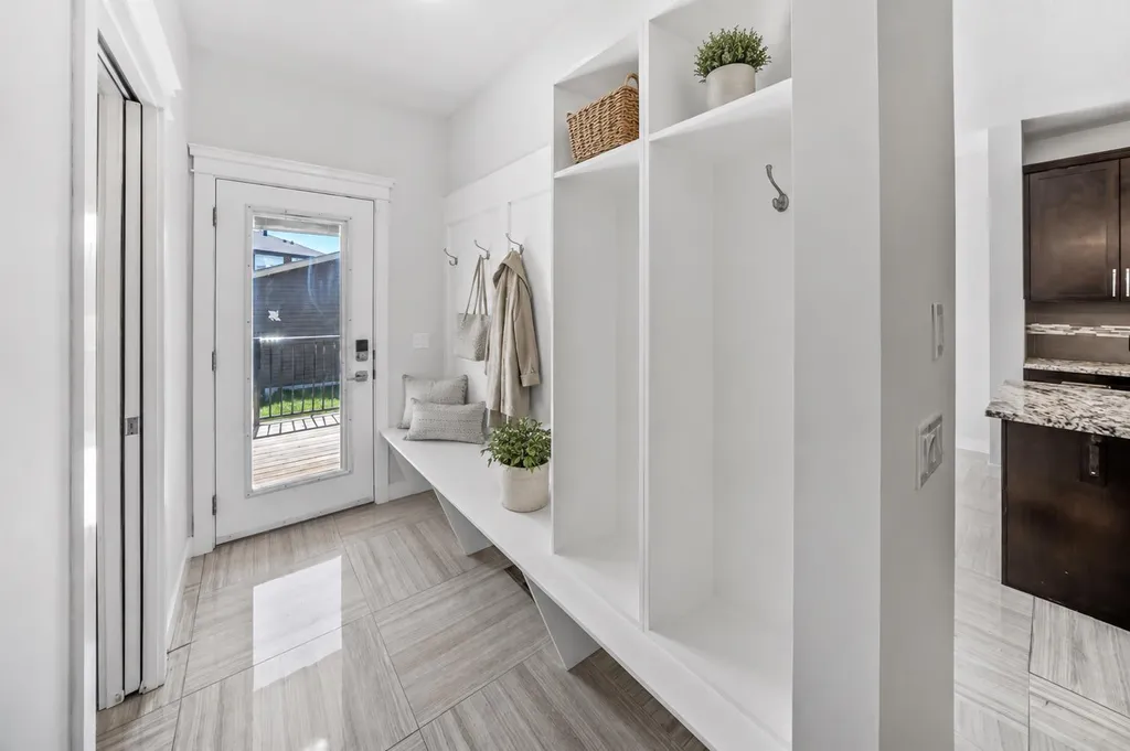 858 Evanston Drive NW Calgary AB T3P 0L9