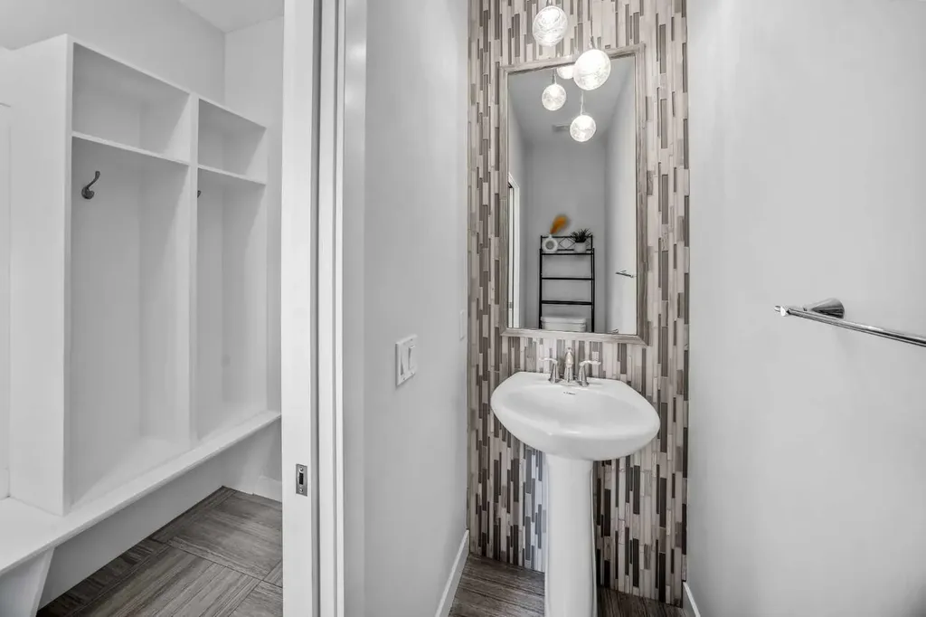858 Evanston Drive NW Calgary AB T3P 0B1