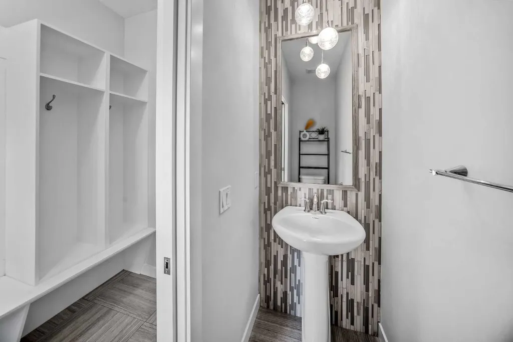858 Evanston Drive NW Calgary AB T3P 0L9