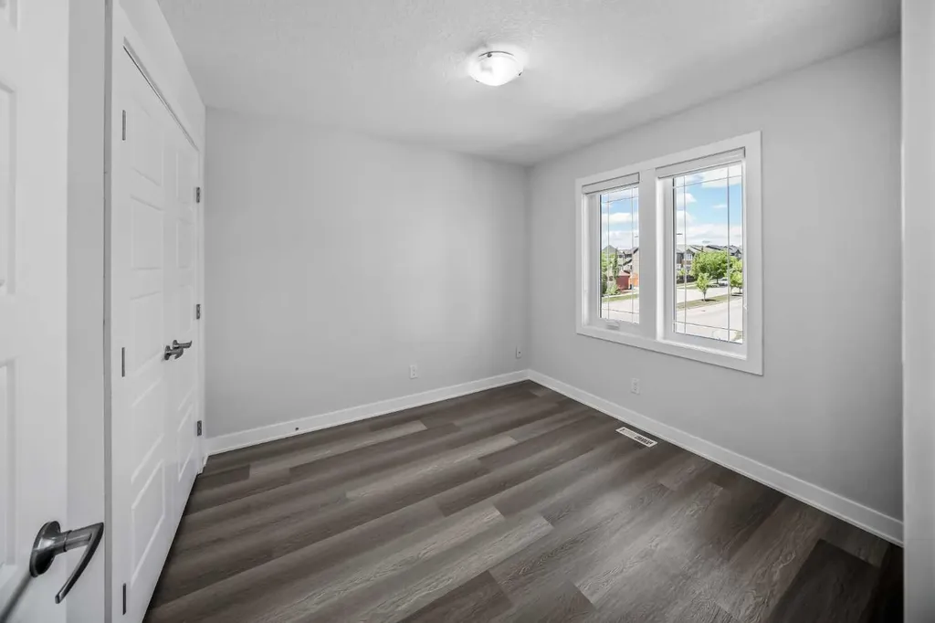 858 Evanston Drive NW Calgary AB T3P 0B1